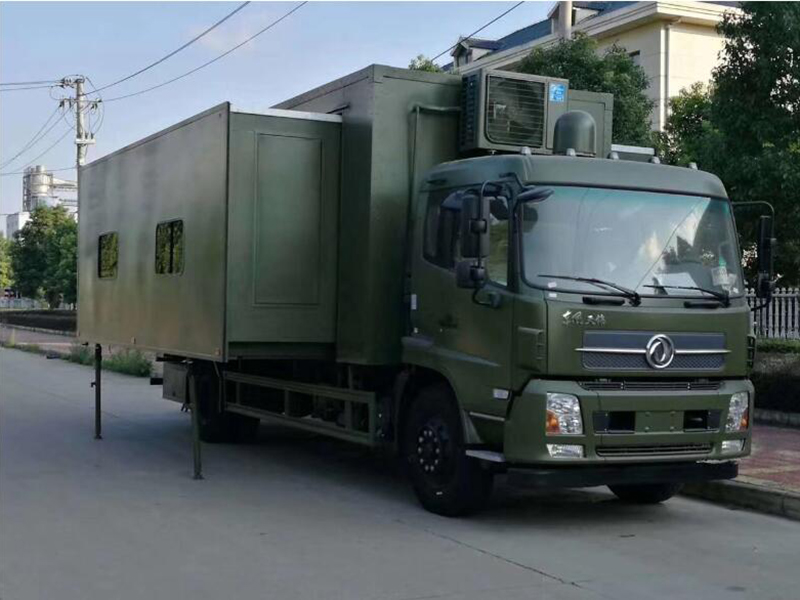 宿營(yíng)車(chē)