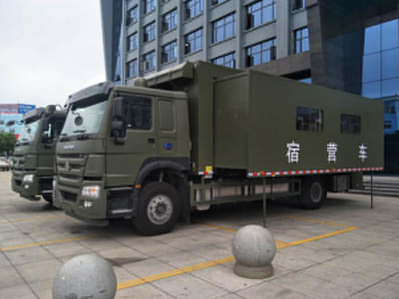 宿營(yíng)車(chē)